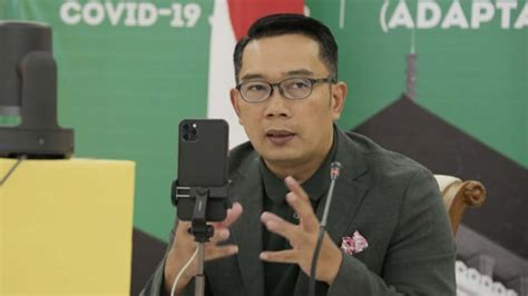 Ridwan Kamil Buat Desain Jeans Produk Umkm Dari Sampah Plastik