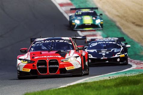 Duits GT Feestje Op Brands Hatch Met Winnaars BMW En Mercedes AMG