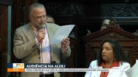 V Deo H Lio Cabral Diz Que N O Se Sente Confort Vel Para Responder