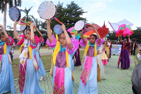 Semarak Festival Teluk Lalong 2022 Diawali Karnaval Budaya Banggai Post