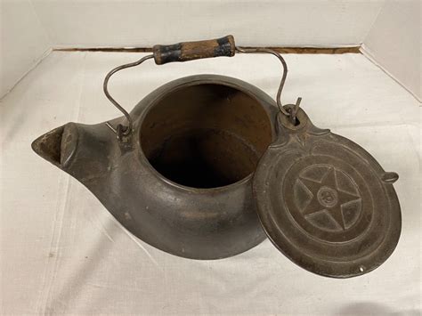 Lot B Antique Cast Iron Kettle W Gate Mark No Star Emblem W