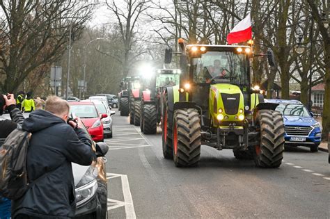 Trzeba Wzi Sprawy We W Asne R Ce Producenci Rolni Wzywaj Do Protestu