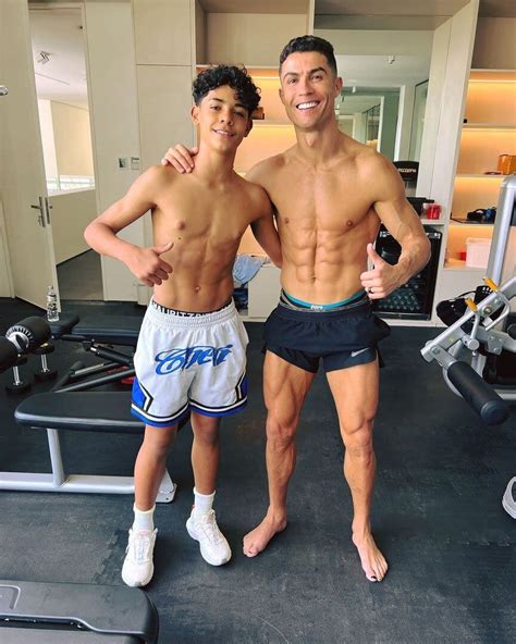 Cristiano Ronaldo publicó una foto de su hijo en el gimnasio y su