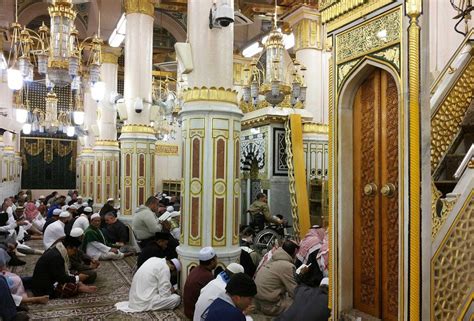 Praying In The Noble Rawdah Du As To Read What To Do Inside