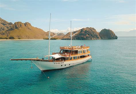 Private Komodo Tour With Yumana Liveabord Komodo Touristic