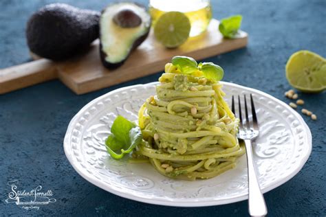 Pasta Al Pesto Di Avocado Vegana Ricetta Veloce In Minuti