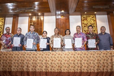 Pakta Integritas Panelis Dan Moderator Debat Kedua Capres Antara Foto