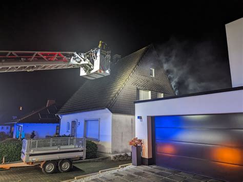 Feuerwehr R Ckt Zu Carportbrand Aus Einsatzbericht Arnsberg Bachum