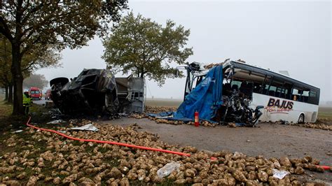 Video Accident Mortel Impliquant Un Car Scolaire Il Y A Du Sang