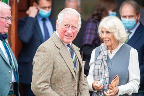 Prince Charles Touch Par Le Covid Camilla Parker Bowles Est Elle