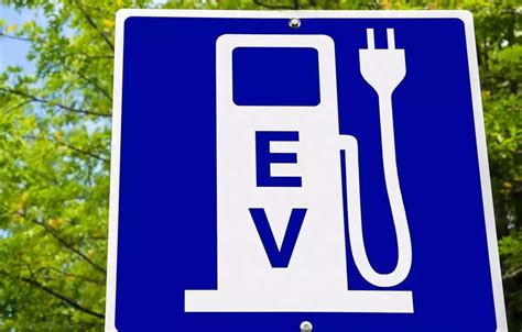 Electric Vehicles India Can Save Rs 1 Lakh Crore On Crude Oil Imports