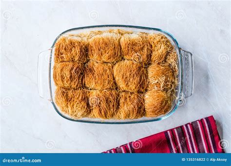 Baklava Turco Hecho En Casa Baklawa De Fincan Kadayif Del Postre Con El