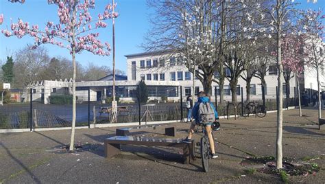 Coronavirus les nombreuses questions des parents d élèves du collège