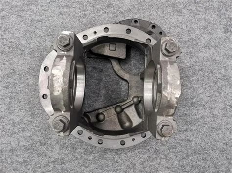 Az7121320119 Sinotruk HOWO Truck Axle Parts Middle Shacamn Shell Medium ...