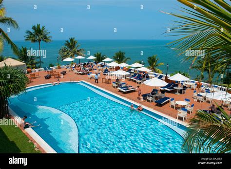 Pool and seaview at Mount Lavinia Hotel, Mount Lavinia, Sri Lanka Stock ...