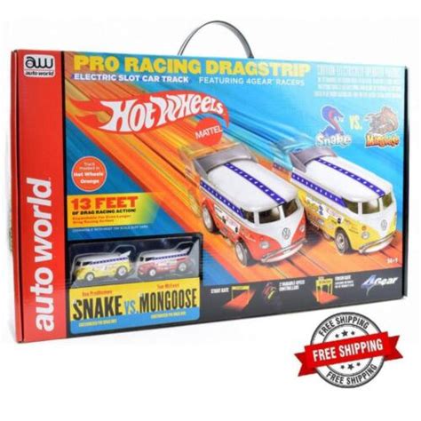 Auto World SRS340 13 Hot Wheels Snake Vs Mongoose Manual Slot Drag Set