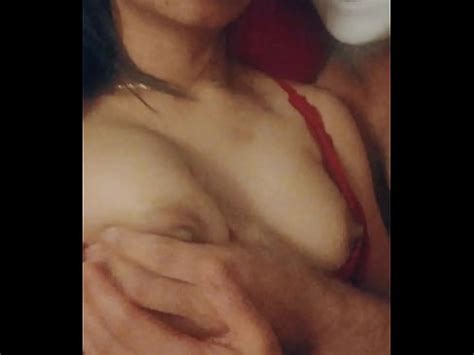 En Appuyant Sur Les Seins XVIDEOS