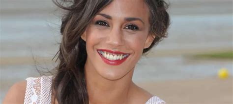 Alice Belaïdi saffiche sexy en bikini elle impressionne ses fans avec