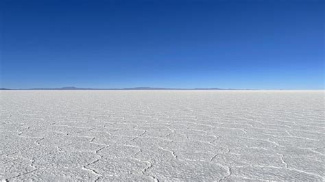 奇跡の絶景ウユニ塩湖！特徴や雨季と乾季の観光の見どころ、ベストシーズンをご紹介 Newt（ニュート）