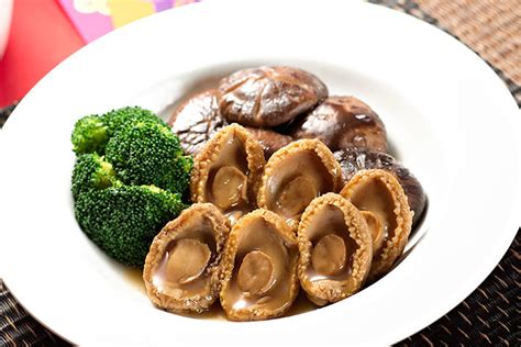 Braised Abalone With Broccoli Eu Yan Sang