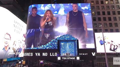 SHAKIRA TIMES SQUARE Shakira Desata La Locura Con Un Concierto