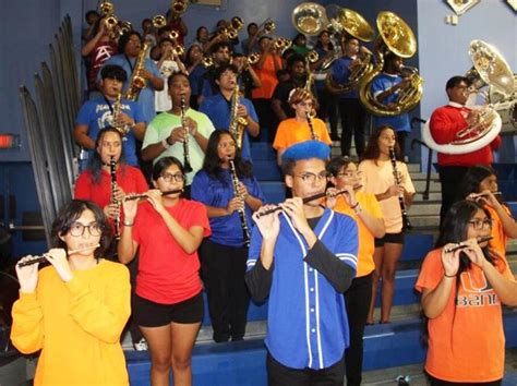 South Dade Senior High Marching Band leads School Spirit | Sports | southdadenewsleader.com