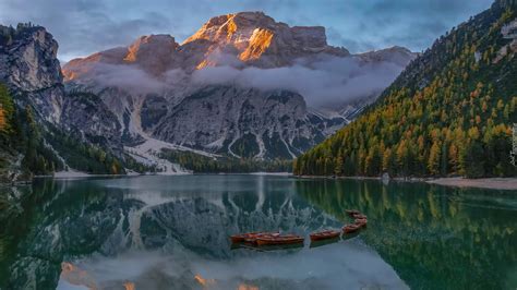 Roz Wietlone Dolomity I Dki Na Jeziorze Pragser Wildsee