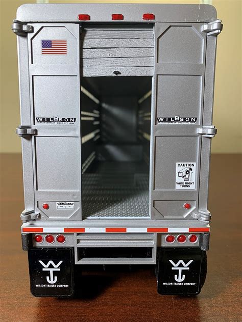 Wilson Livestock Van Trailer Plastic Model Vehicle Kit Scale