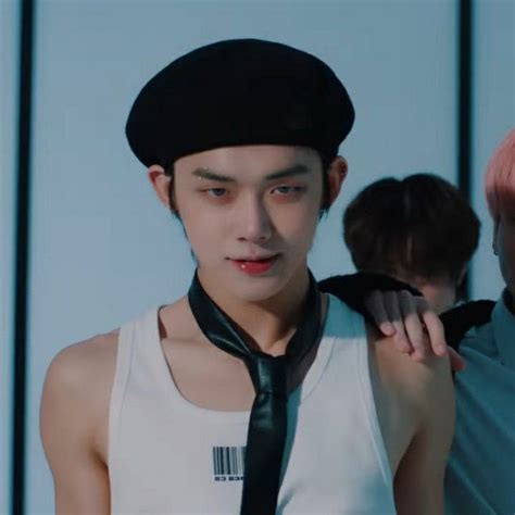 Obssesed With How Yeonjun Looks Here Txt Boy Groups Performance