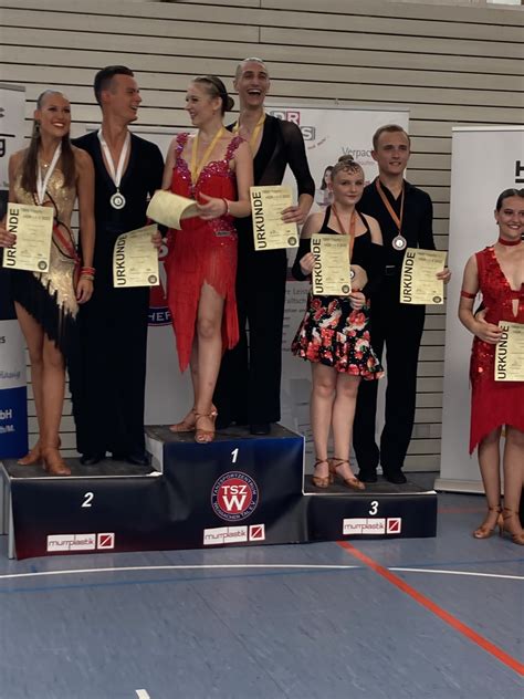 Zwei Mal Gold Und Jeweils Einmal Silber Und Bronze Für Die Tszw Paare Tanzsportzentrum