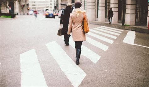 Pedoni Le Regole Per Attraversare La Strada