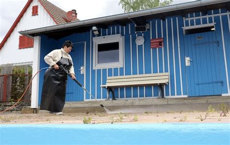 Freibad Saison In Weinstadt Beginnt Mit Minigolf Masken Und Einer