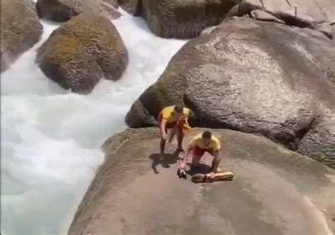 Turistas Arrastados Por Correnteza S O Resgatados Em Ubatuba No