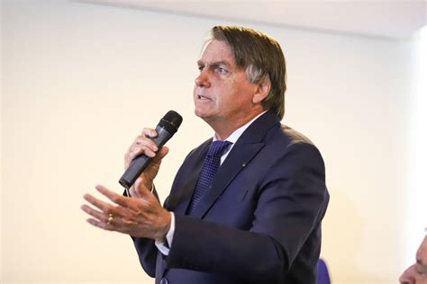 Bolsonaro Leva Multa De R Mil Do Tse Por Post Contra Lula