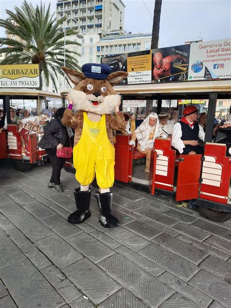 Rotta La Pentolaccia Di Fine Carnevale A Caricamento Caramelle E