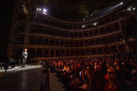 Baglioni Il Grande Debutto A Roma Del Tour Che Lo Porter Nei Teatri