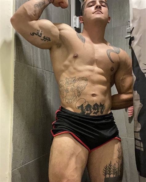 Gogo Boy Izak comeu fãs gays no camarim e causou