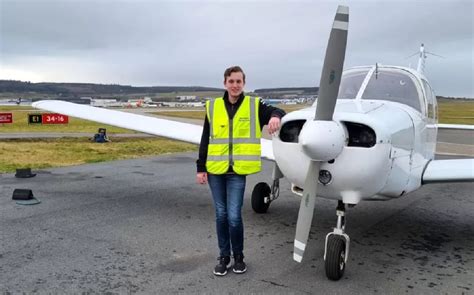 Joven de 17 años aprende a volar un avión antes que un automóvil