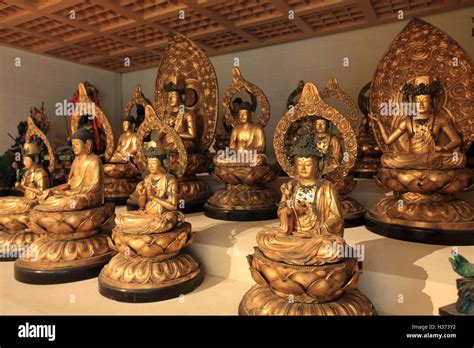 Statues De Bouddha Japonais Anciens S Affichent Dans Les Galeries Du