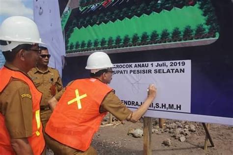 Di Tarusan Bupati Hendrajoni Resmikan Pembangunan Sentra Pengolahan