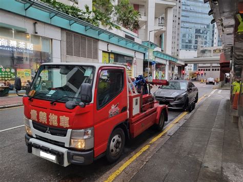 警西九龍打擊違泊行人亂過馬路 發117張傳票拖走25部違泊車 星島日報