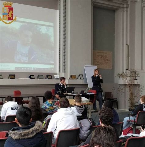 La Polizia Incontra Gli Studenti DellArtom Con Il Progetto Educativo