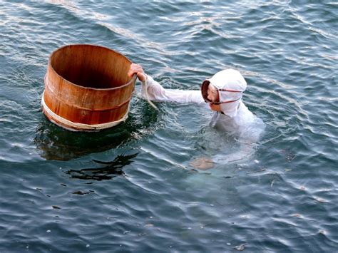 The Breath-hold of Japan's Pearl Diving Mermaids - Underwater360