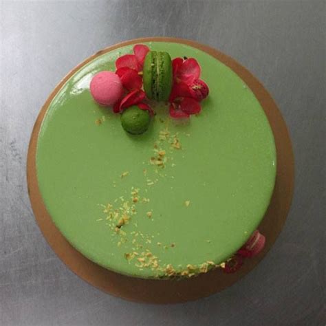 Torta De Mousse De Pistacho Natural Mermelada De Frambuesa Fresca