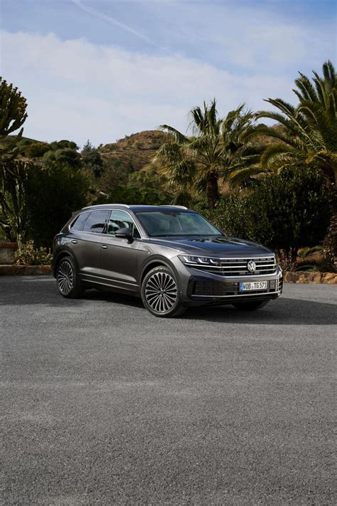 2023 Volkswagen Touareg Elegance facelift-10 - Paul Tan's Automotive News