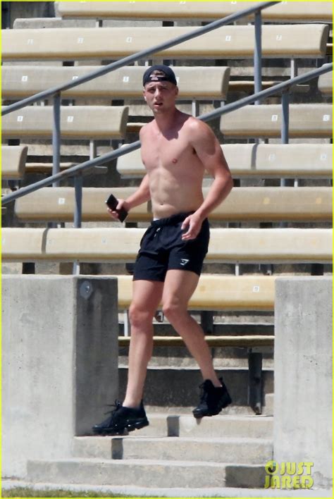 Too Hot To Handle S Harry Jowsey Works Out Shirtless In LA Photo