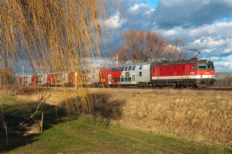 1144 242 Schiebt Den R 2336 Nach Bernhardsthal Sierndorf An Der March