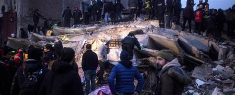 Violenta Scossa Di Terremoto In Turchia Oltre 100 Morti Allarme