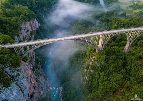 Látványos képeken a 365 méter hosszú Tara kanyon felett húzódó