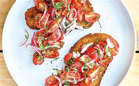 Unser Netto Rezept für dich Tomatensalat mit geröstetem Krustenbrot